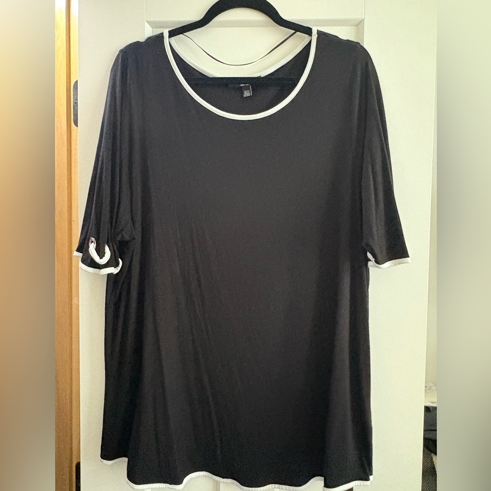 Cable & Gauge Black Top with White Accents